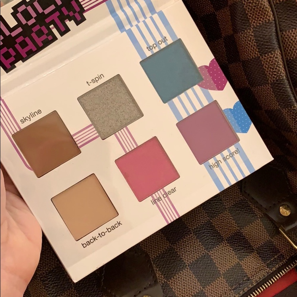 Tetris x IPSY eyeshadow pallet